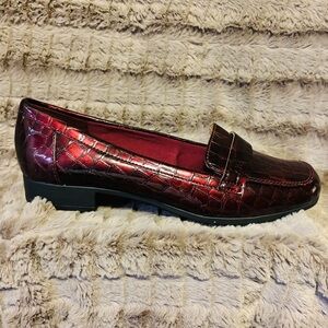 Anne Klein Red Crocodile-Loafers